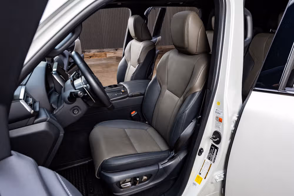 2025 Lexus LX 700h Overtrail Image 27