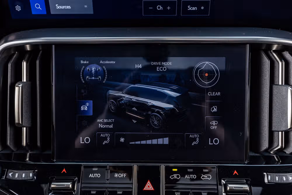 2025 Lexus LX 700h Overtrail Image 23
