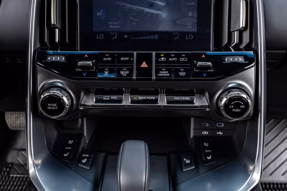 2025 Lexus LX 700h Overtrail Image 24