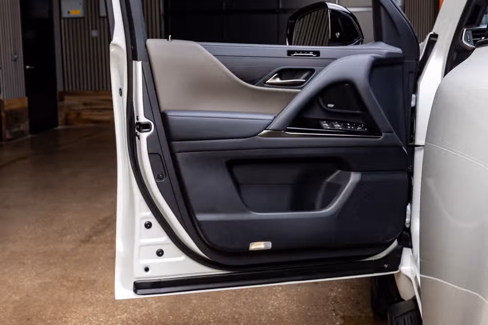 2025 Lexus LX 700h Overtrail Image 34