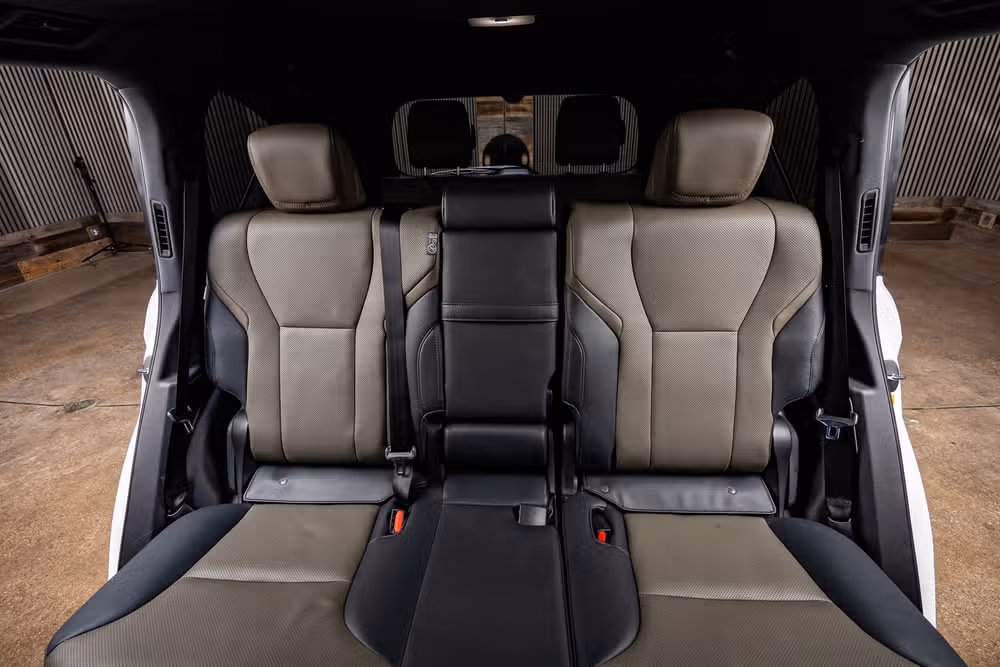 2025 Lexus LX 700h Overtrail Image 32