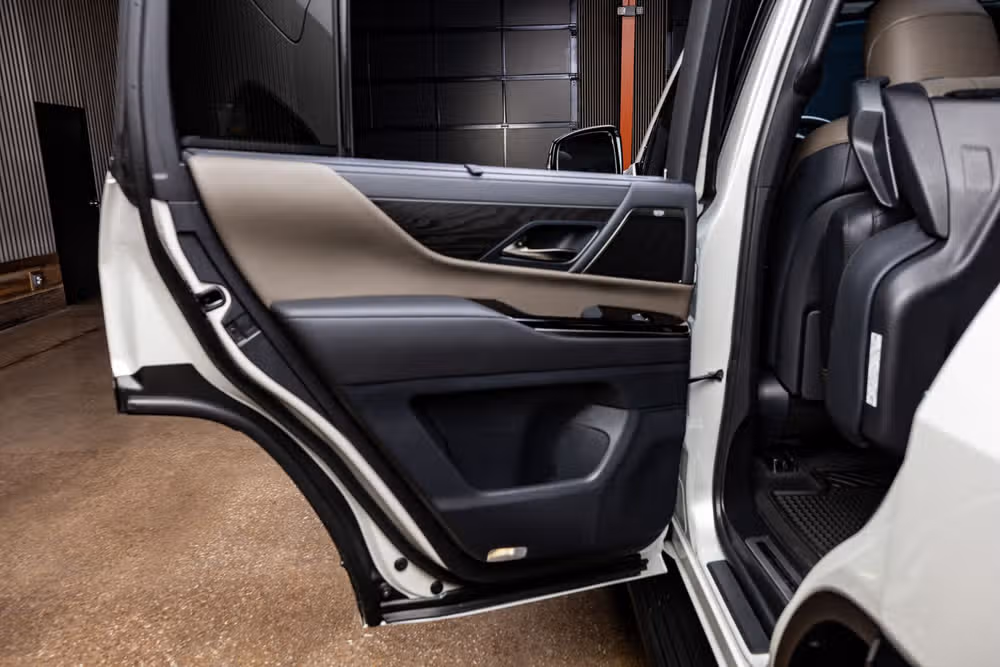 2025 Lexus LX 700h Overtrail Image 36