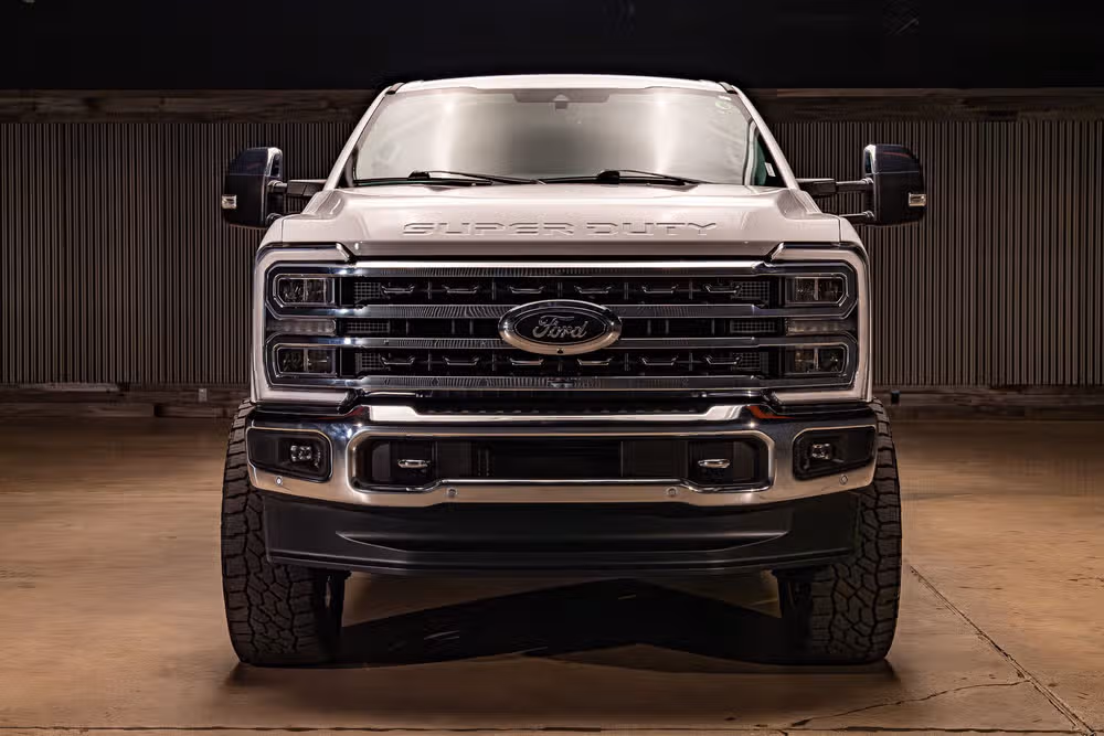 2023 Ford F-250 Super Duty Lariat Crew Cab Image 2