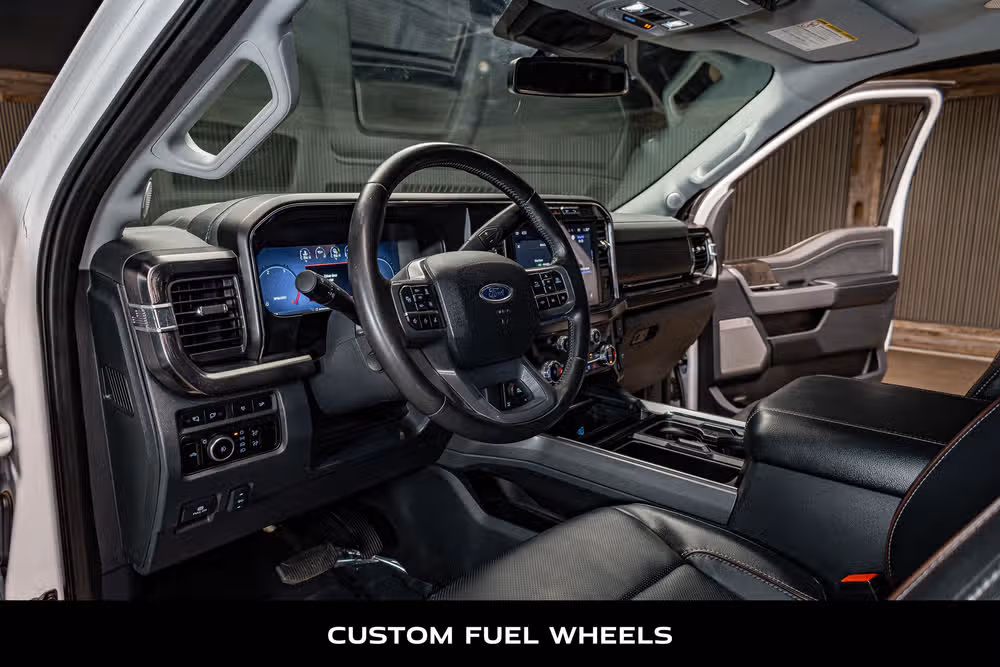 2023 Ford F-250 Super Duty Lariat Crew Cab Image 12