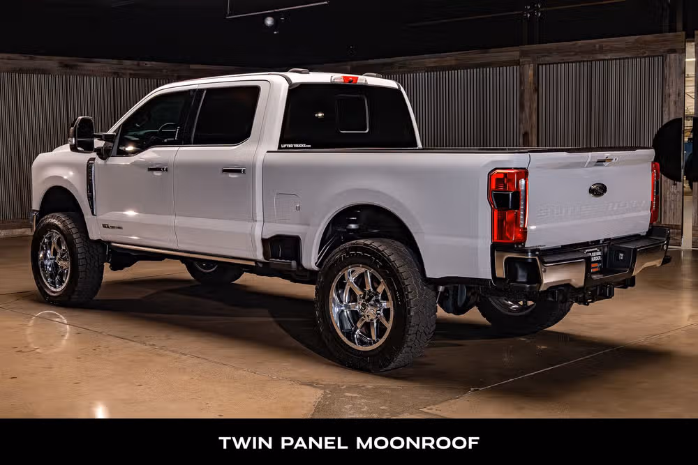 2023 Ford F-250 Super Duty Lariat Crew Cab Image 6