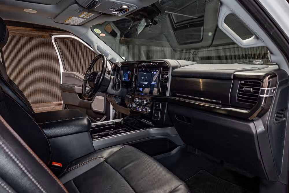 2023 Ford F-250 Super Duty Lariat Crew Cab Image 13