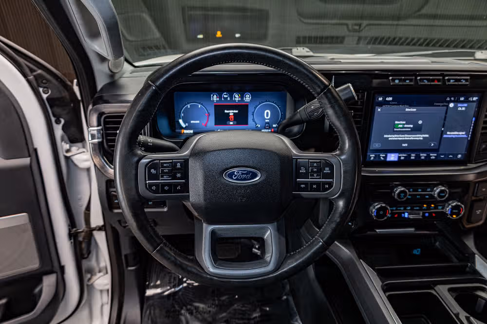 2023 Ford F-250 Super Duty Lariat Crew Cab Image 14