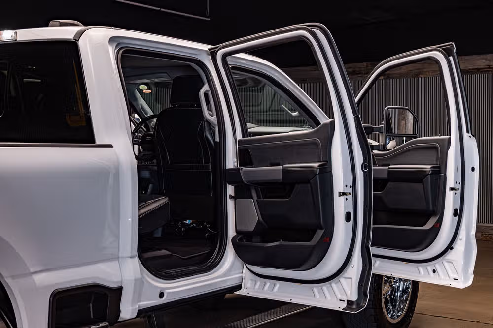 2023 Ford F-250 Super Duty Lariat Crew Cab Image 27