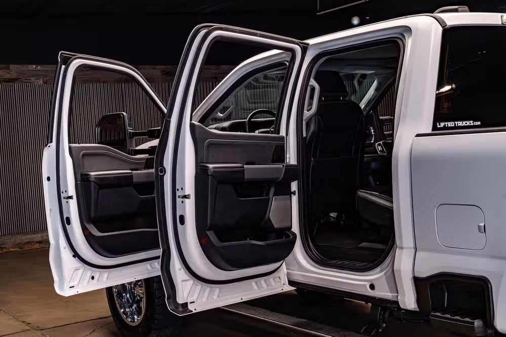 2023 Ford F-250 Super Duty Lariat Crew Cab Image 25