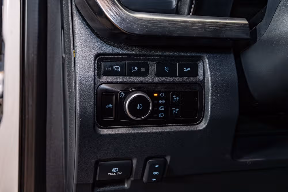 2023 Ford F-250 Super Duty Lariat Crew Cab Image 15