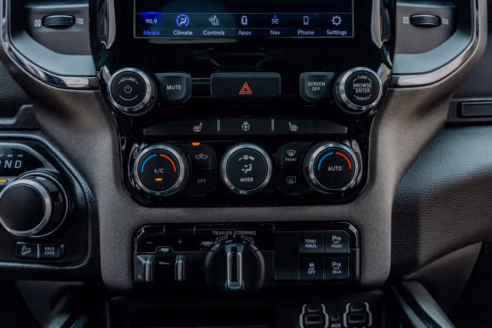 2021 Ram 1500 Big Horn Crew Cab Image 28