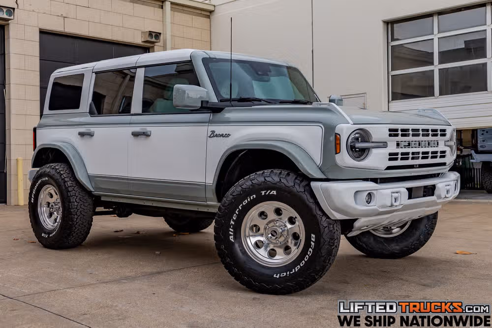 2023 Ford Bronco Heritage Edition Image 1