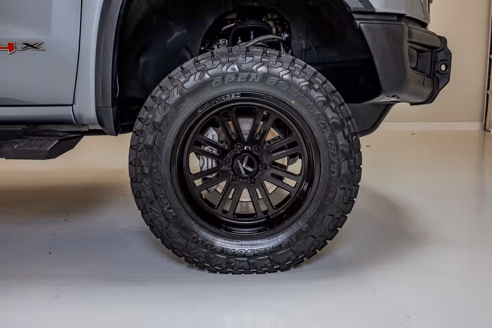 2024 GMC Sierra 1500 AT4X Crew Cab Image 11