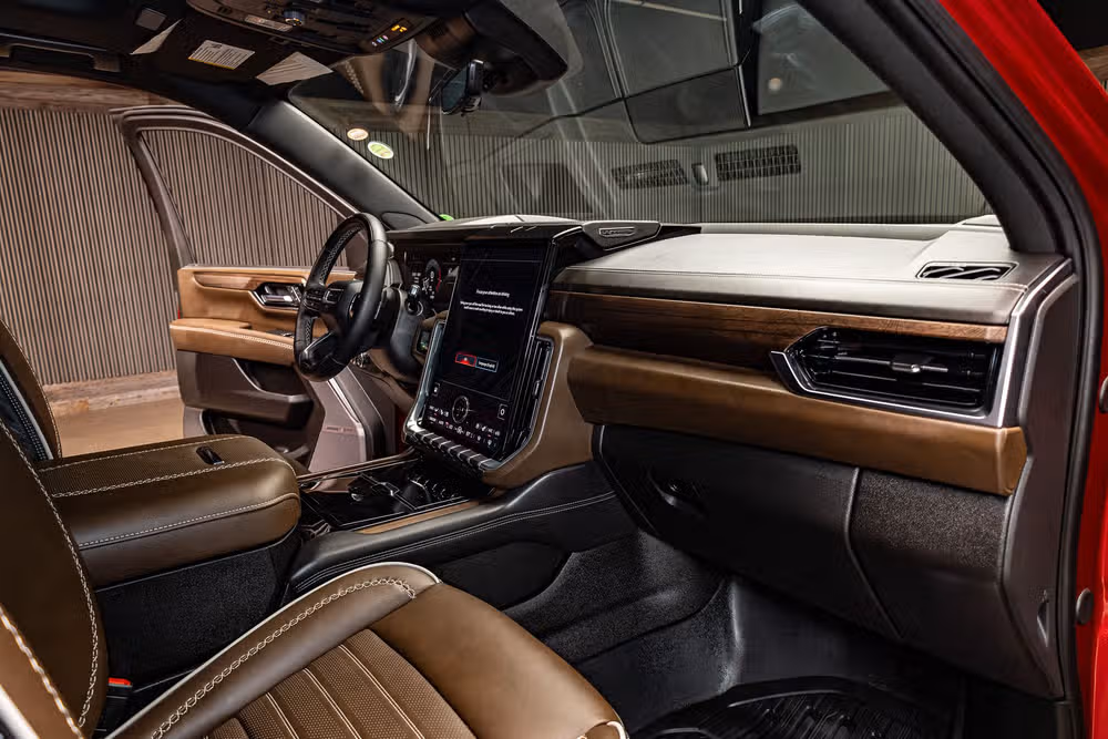 2025 GMC Yukon Denali Ultimate Image 14