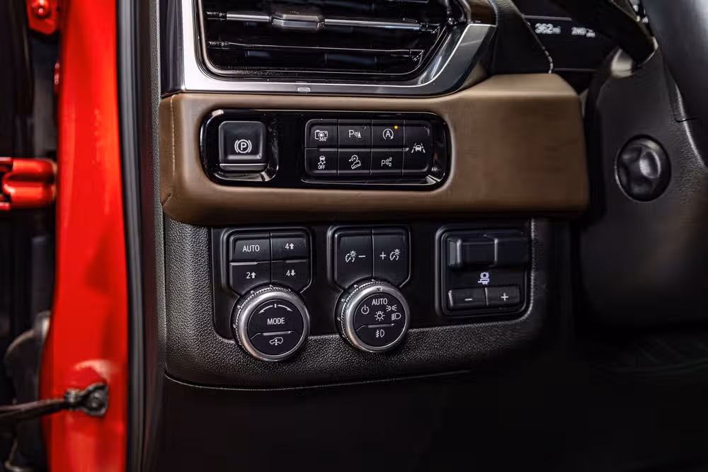2025 GMC Yukon Denali Ultimate Image 17
