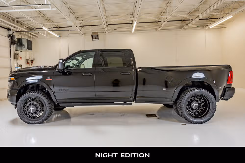 2025 Ram 3500 Limited Crew Cab Image 6