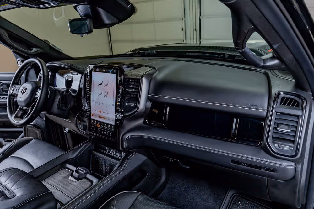2025 Ram 3500 Limited Crew Cab Image 17