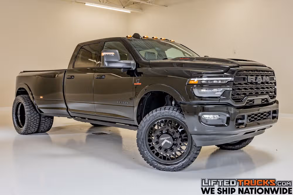 2025 Ram 3500 Limited Crew Cab Image 1