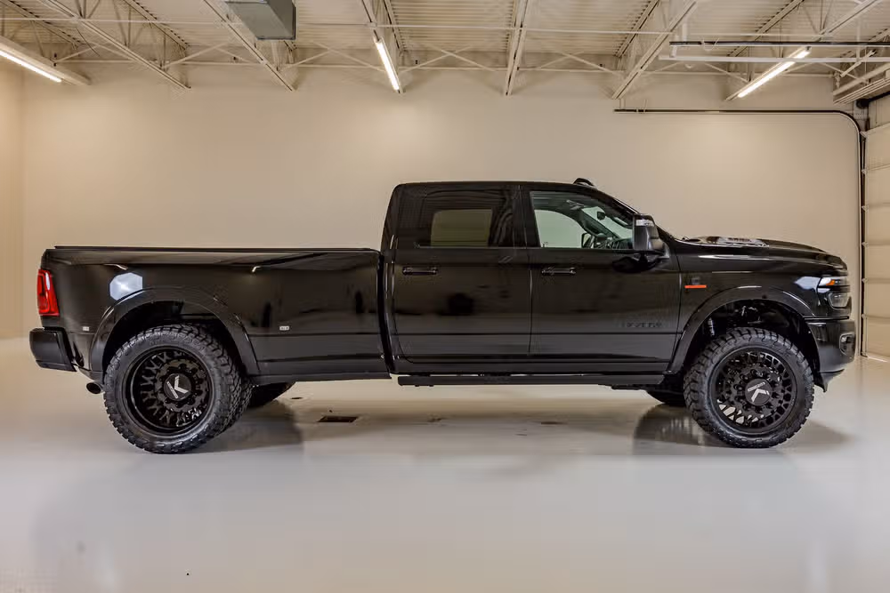2025 Ram 3500 Limited Crew Cab Image 10