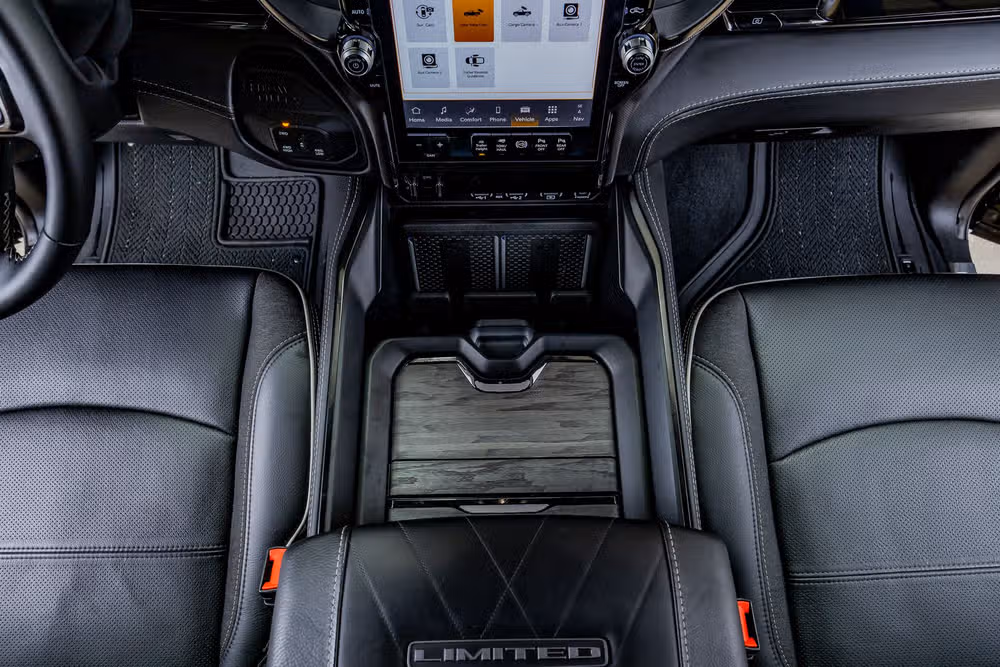 2025 Ram 3500 Limited Crew Cab Image 25