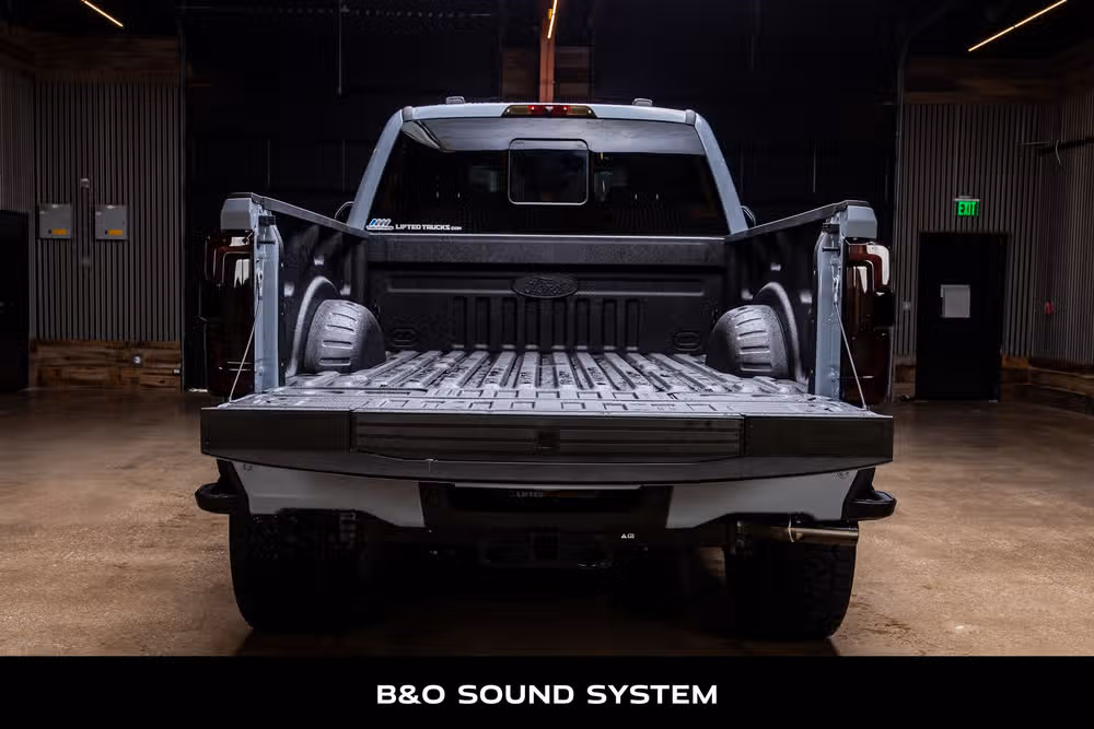 2026 Ford F-250 Super Duty Platinum Crew Cab Image 9