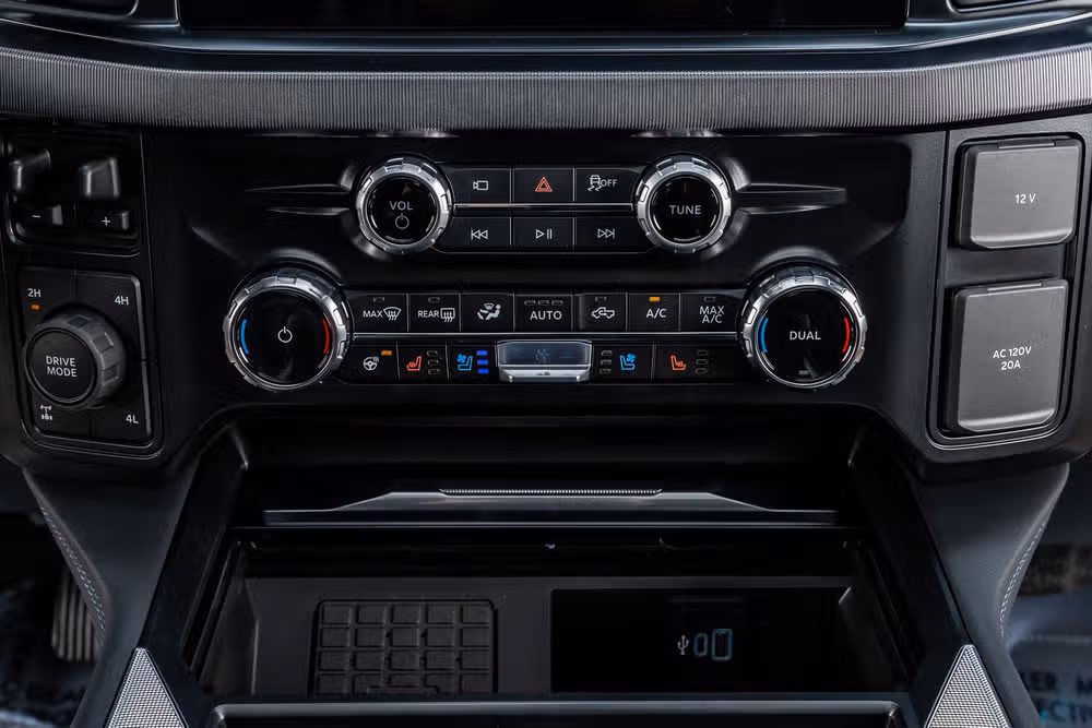 2026 Ford F-250 Super Duty Platinum Crew Cab Image 26