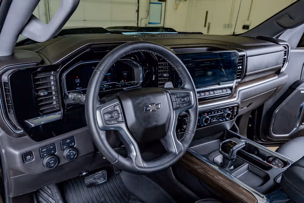 2025 Chevrolet Silverado 1500 LT Trail Boss Crew Cab Image 17