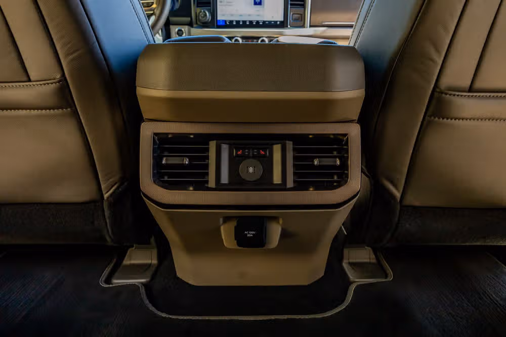 2026 Ford F-350 Super Duty Platinum Plus Crew Cab Image 34