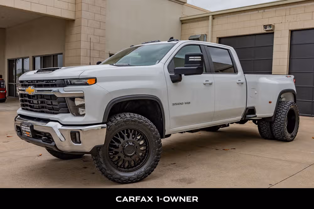 2026 Chevrolet Silverado 3500HD LT Crew Cab Image 5