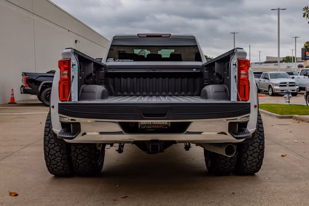 2026 Chevrolet Silverado 3500HD LT Crew Cab Image 9