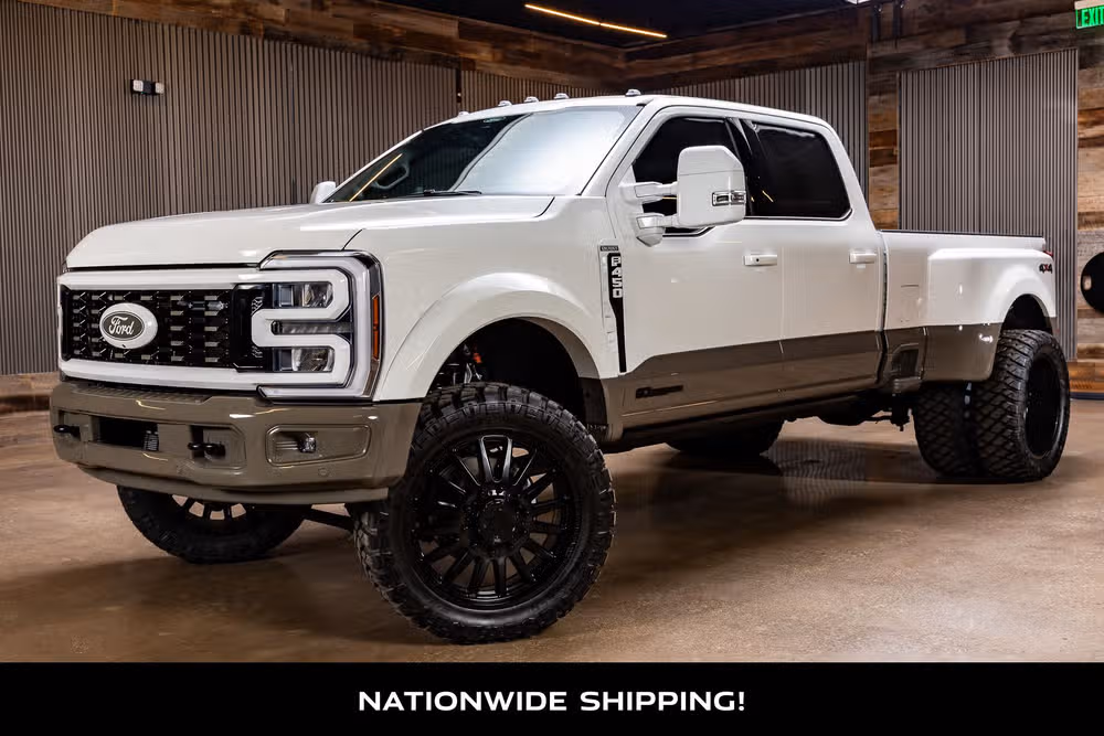 2026 Ford F-450 Super Duty King Ranch Crew Cab Image 4