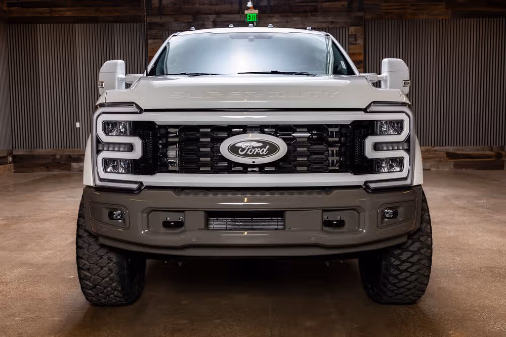 2026 Ford F-450 Super Duty King Ranch Crew Cab Image 2