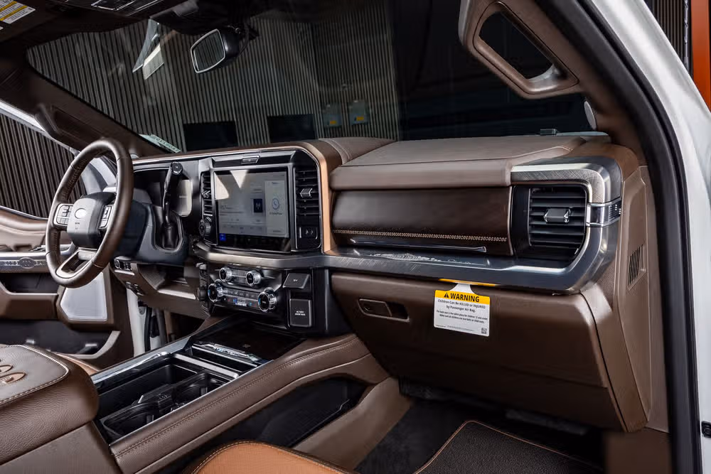 2026 Ford F-450 Super Duty King Ranch Crew Cab Image 17