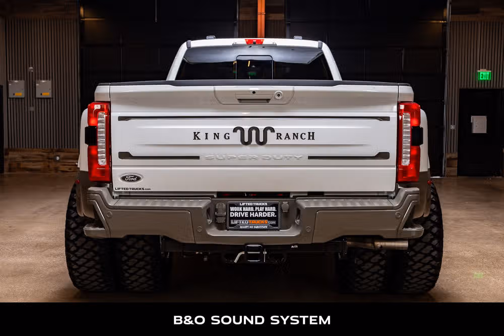 2026 Ford F-450 Super Duty King Ranch Crew Cab Image 7