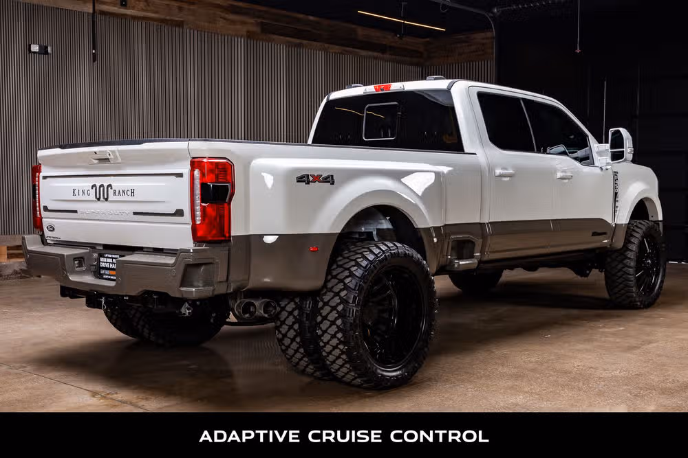 2026 Ford F-450 Super Duty King Ranch Crew Cab Image 9