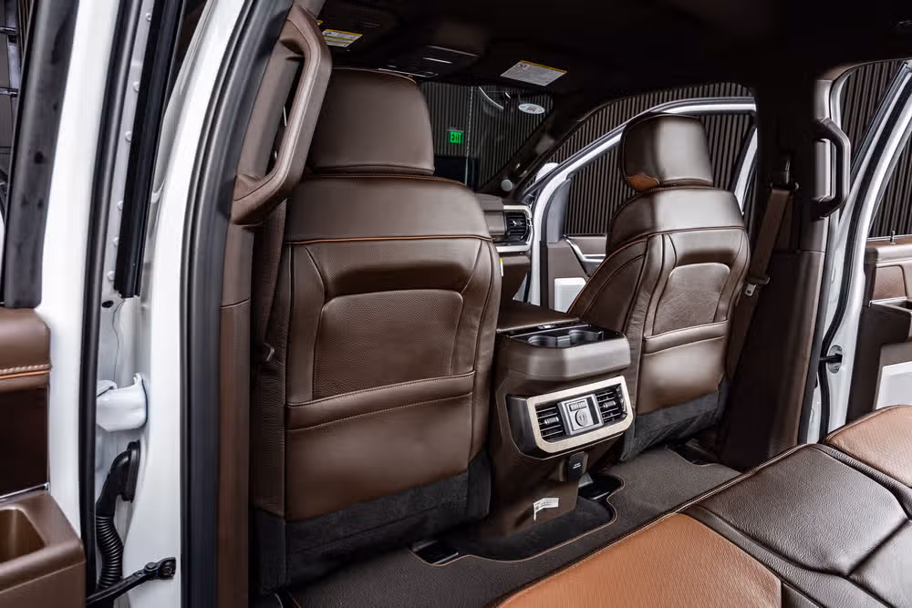 2026 Ford F-450 Super Duty King Ranch Crew Cab Image 32