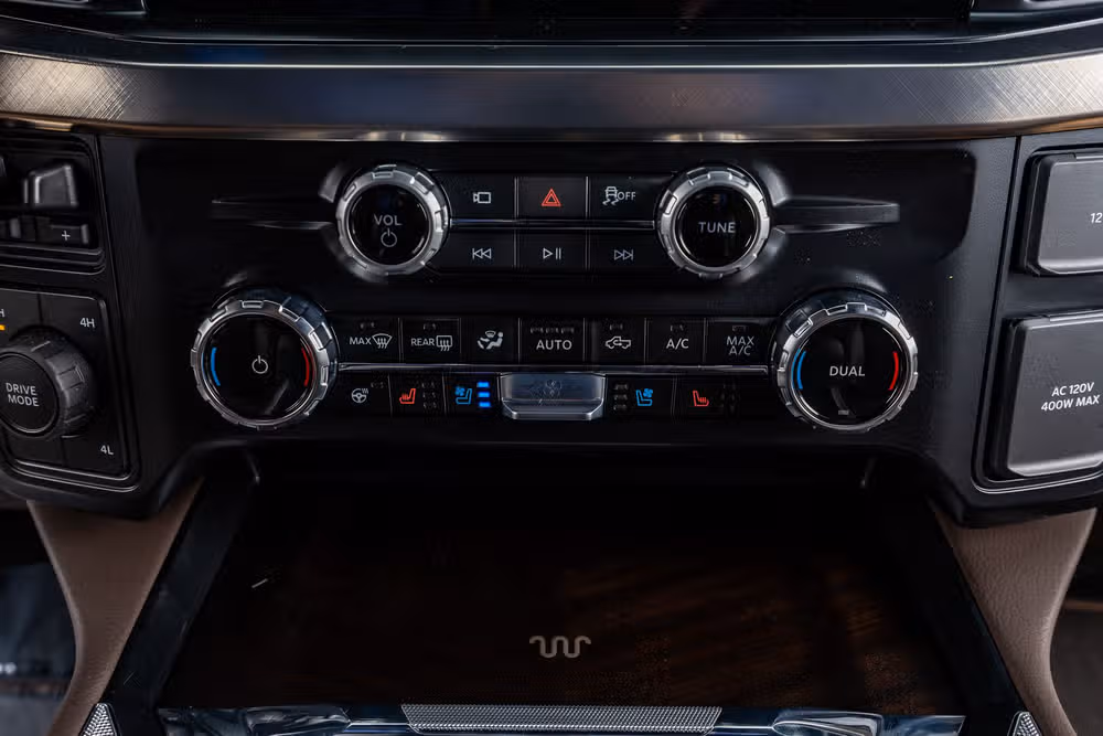 2026 Ford F-450 Super Duty King Ranch Crew Cab Image 26