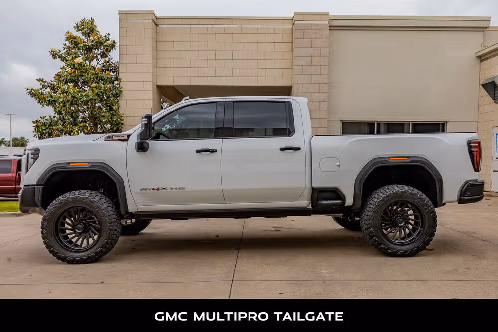 2025 GMC Sierra 2500HD AT4X Crew Cab Image 6