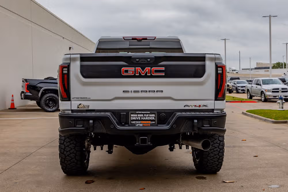 2025 GMC Sierra 2500HD AT4X Crew Cab Image 8