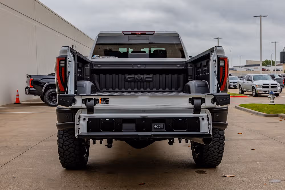 2025 GMC Sierra 2500HD AT4X Crew Cab Image 9