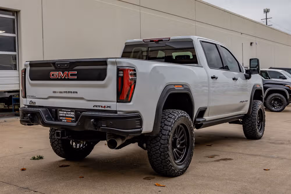 2025 GMC Sierra 2500HD AT4X Crew Cab Image 10