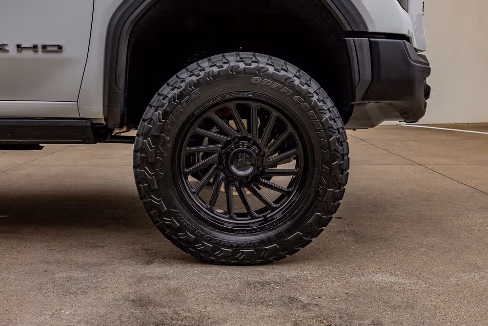 2025 GMC Sierra 2500HD AT4X Crew Cab Image 12