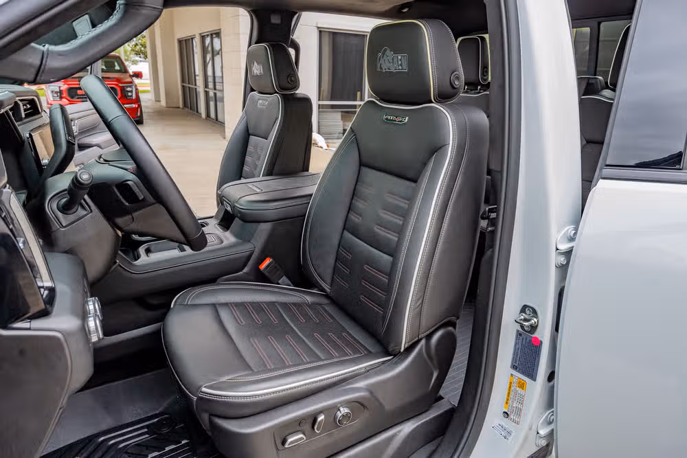2025 GMC Sierra 2500HD AT4X Crew Cab Image 30