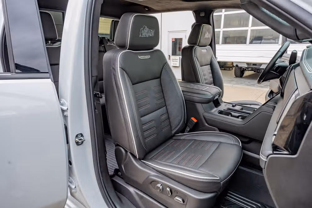 2025 GMC Sierra 2500HD AT4X Crew Cab Image 31