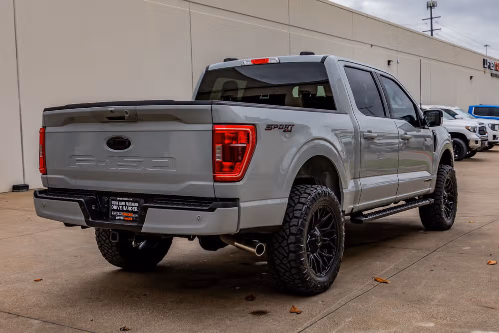 2023 Ford F-150 XLT SuperCrew Image 10
