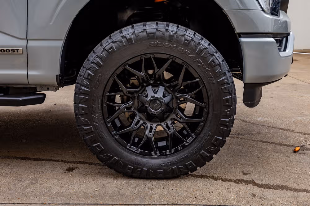 2023 Ford F-150 XLT SuperCrew Image 12