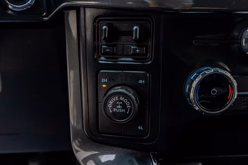 2023 Ford F-150 XLT SuperCrew Image 24
