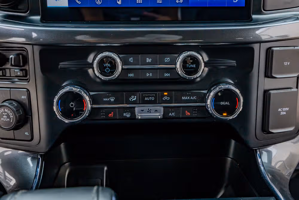 2023 Ford F-150 XLT SuperCrew Image 28