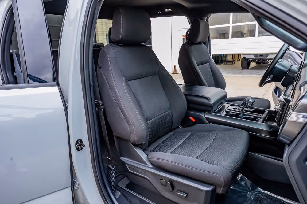 2023 Ford F-150 XLT SuperCrew Image 32