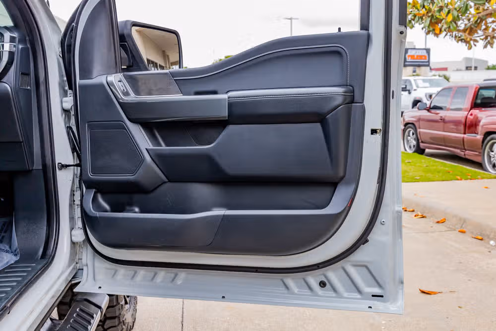 2023 Ford F-150 XLT SuperCrew Image 38